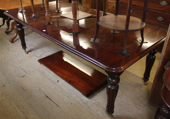 Victorian style mahogany extending dining table